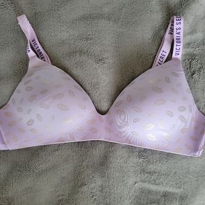 Victoria's Secret T-shirt Bra size 36B